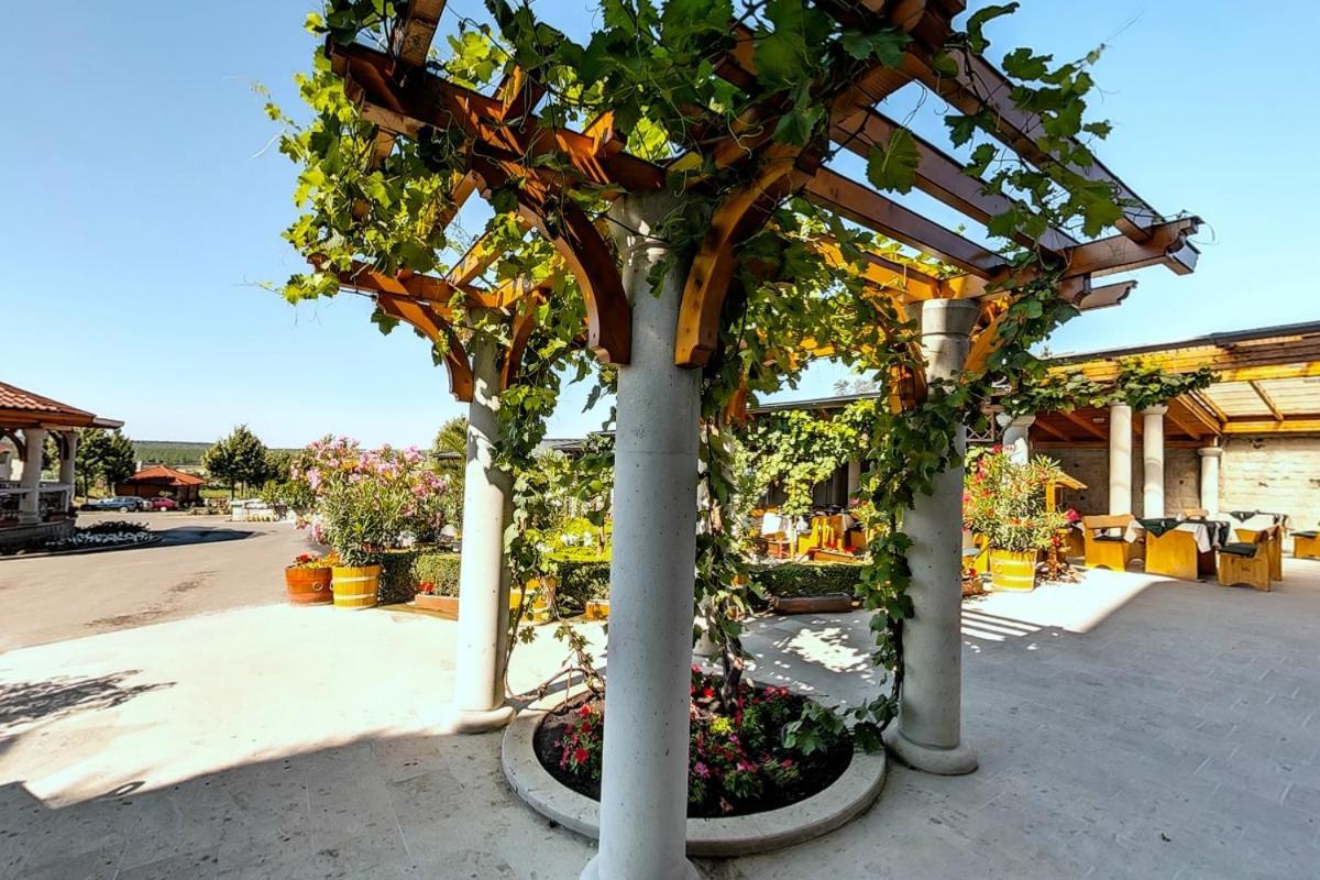 Egri Korona Borhaz Es Wellness Hotel Demjén Buitenkant foto
