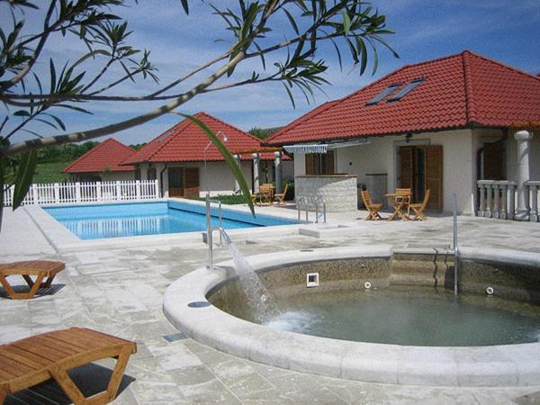 Egri Korona Borhaz Es Wellness Hotel Demjén Buitenkant foto