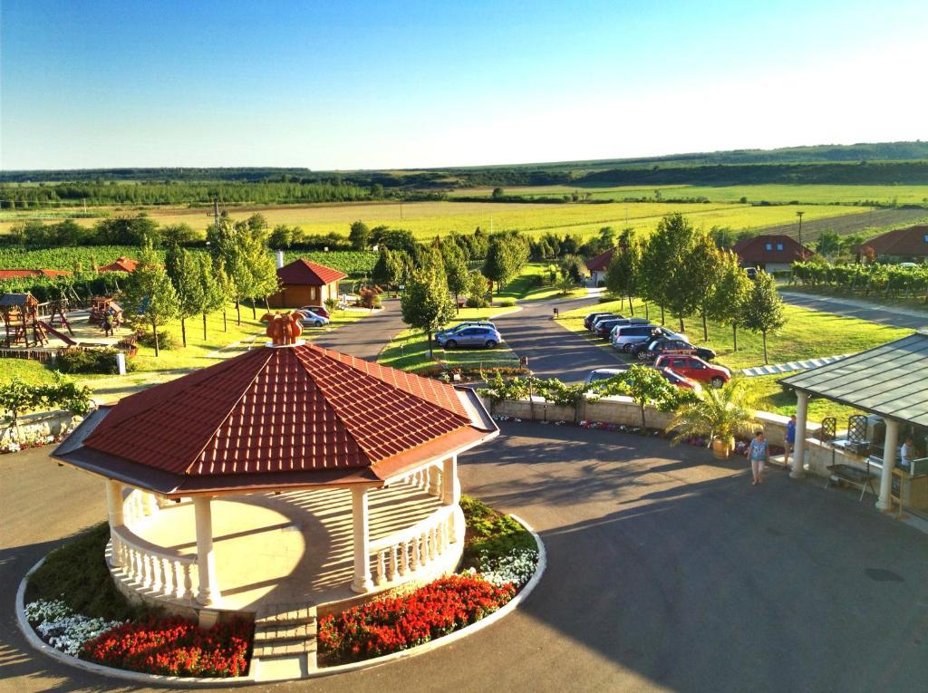 Egri Korona Borhaz Es Wellness Hotel Demjén Buitenkant foto