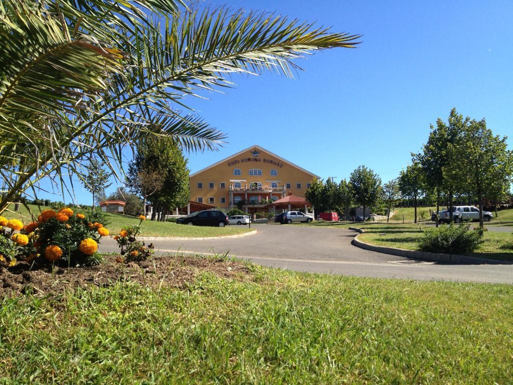 Egri Korona Borhaz Es Wellness Hotel Demjén Buitenkant foto