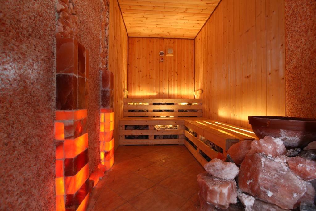 Egri Korona Borhaz Es Wellness Hotel Demjén Buitenkant foto